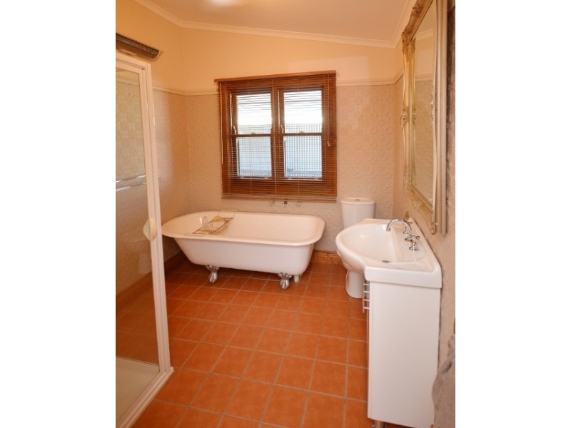 2 West Street, Moama NSW 2731