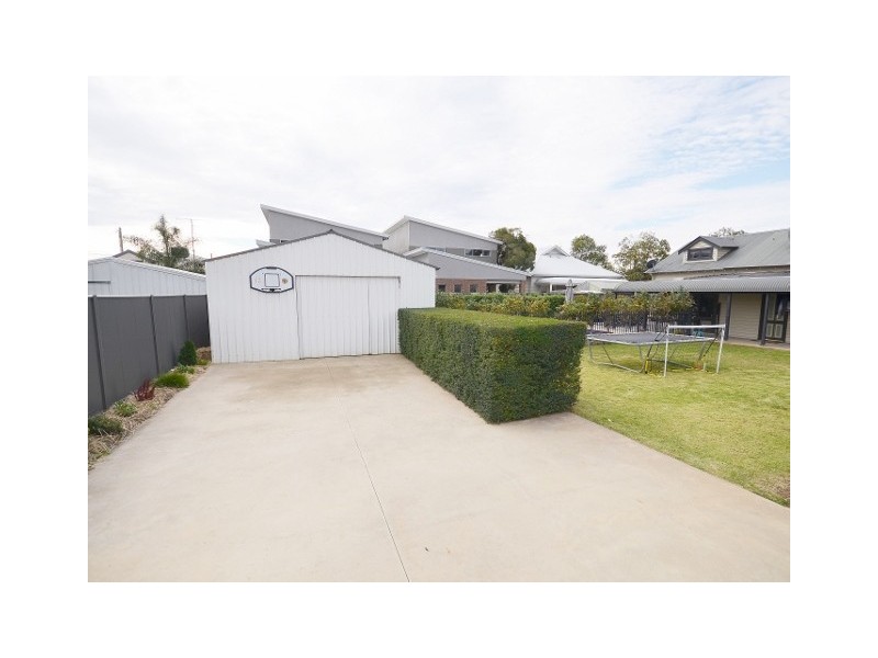 2 West Street, Moama NSW 2731