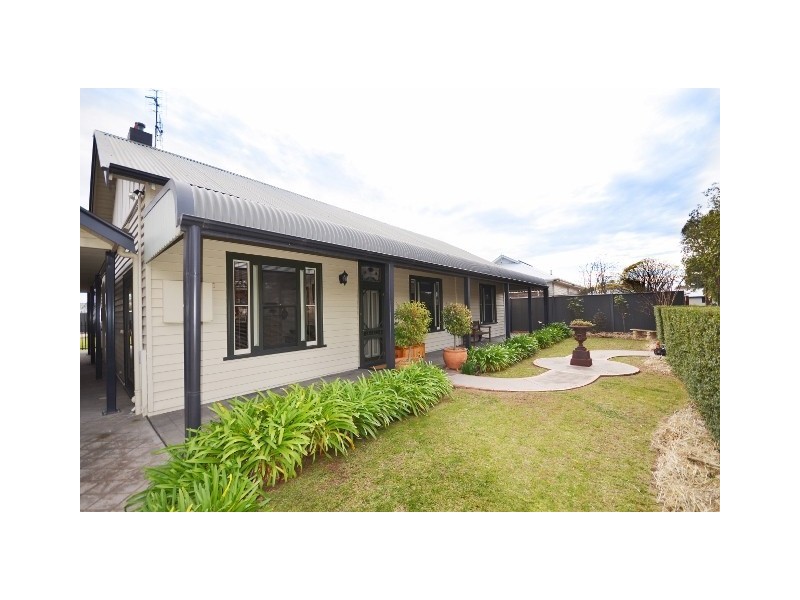 2 West Street, Moama NSW 2731