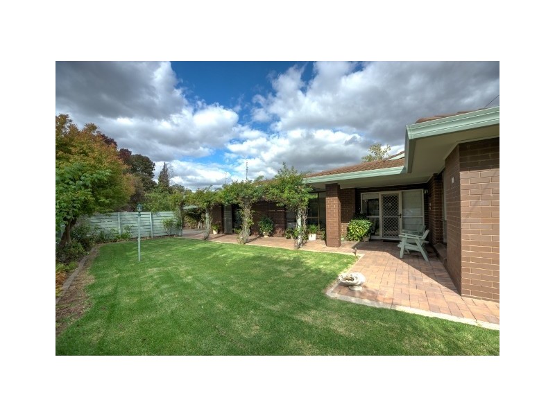 15 Rutley Crescent, Echuca VIC 3564