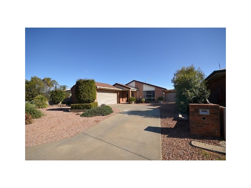 18 Kooyong Court, Echuca VIC 3564