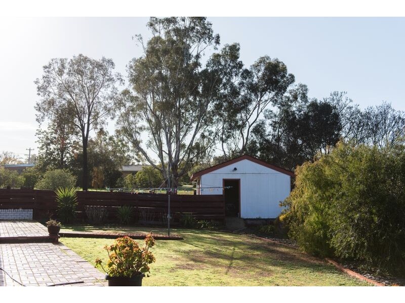 26 Jones Street (Picnic Point Road), Mathoura NSW 2710