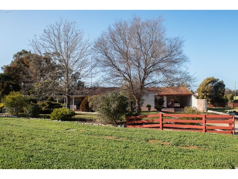 26 Jones Street (Picnic Point Road), Mathoura NSW 2710