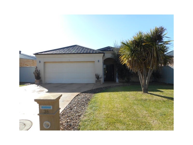 35 Kingfisher Drive West, Moama NSW 2731