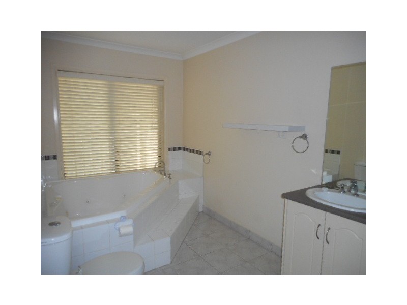 5 Kingfisher Drive West, Moama NSW 2731