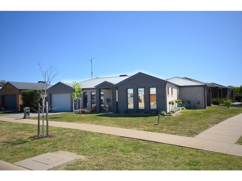 12 Sunset Avenue, Echuca VIC 3564