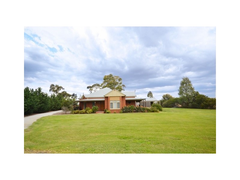 18 HOLLARA DRIVE, Moama NSW 2731