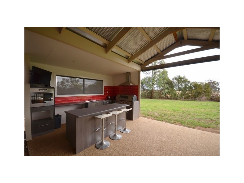 18 HOLLARA DRIVE, Moama NSW 2731