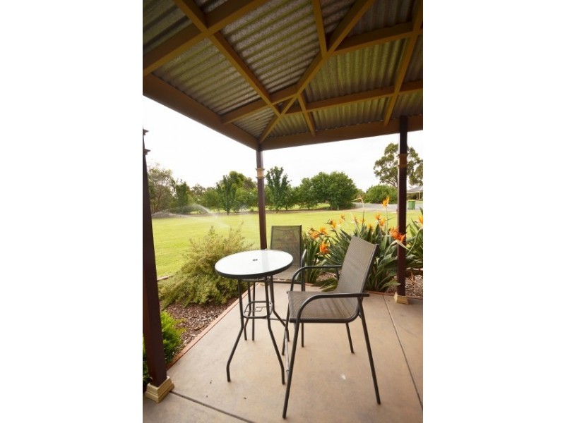 18 HOLLARA DRIVE, Moama NSW 2731