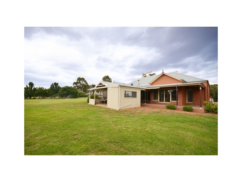 18 HOLLARA DRIVE, Moama NSW 2731