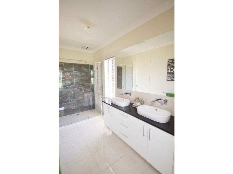 4 Burgundy Drive, Moama NSW 2731