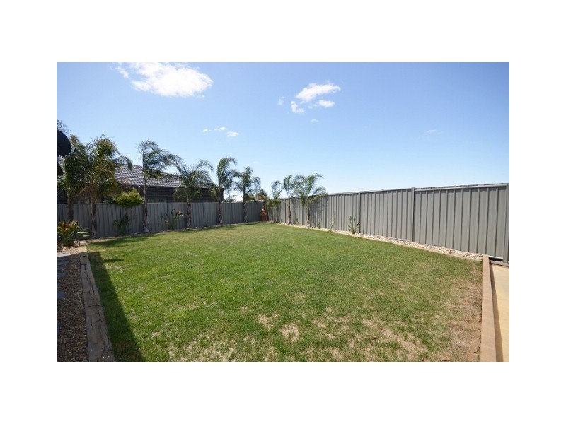 13 Yeovil Court, Echuca VIC 3564