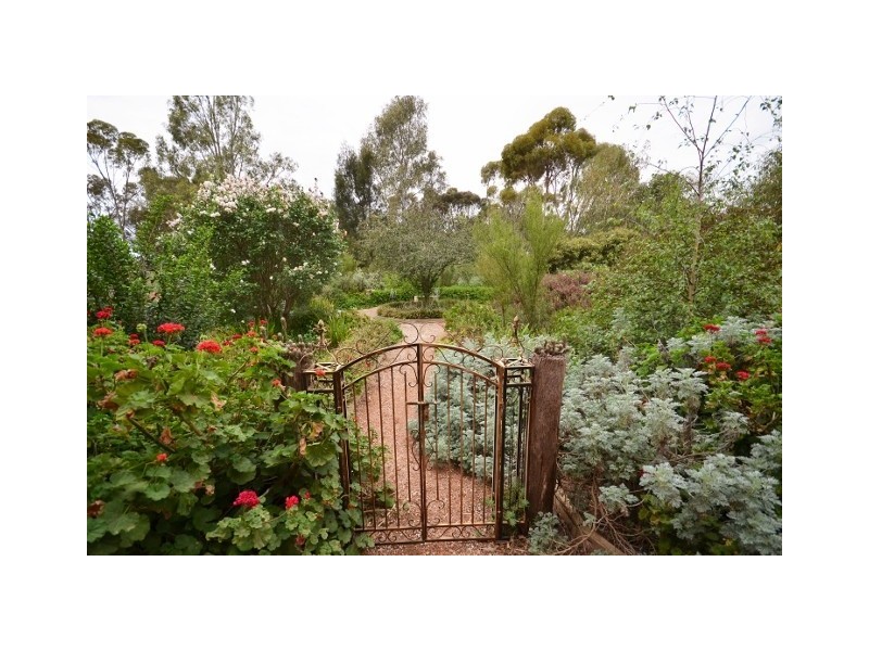 2370 Moira Street, Moama NSW 2731