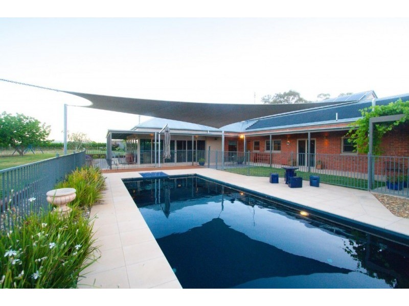 312 Perricoota Road, Moama NSW 2731