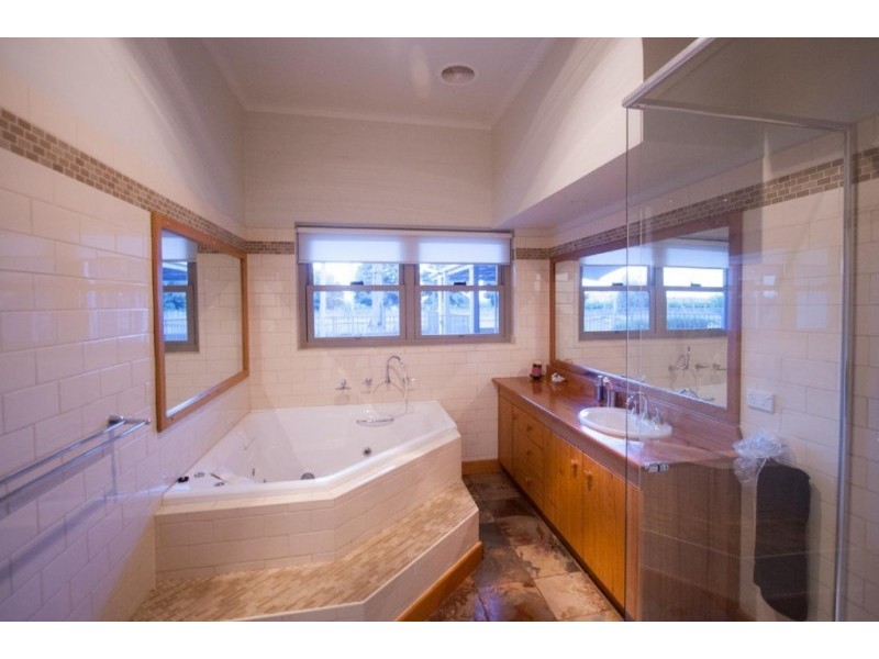 312 Perricoota Road, Moama NSW 2731