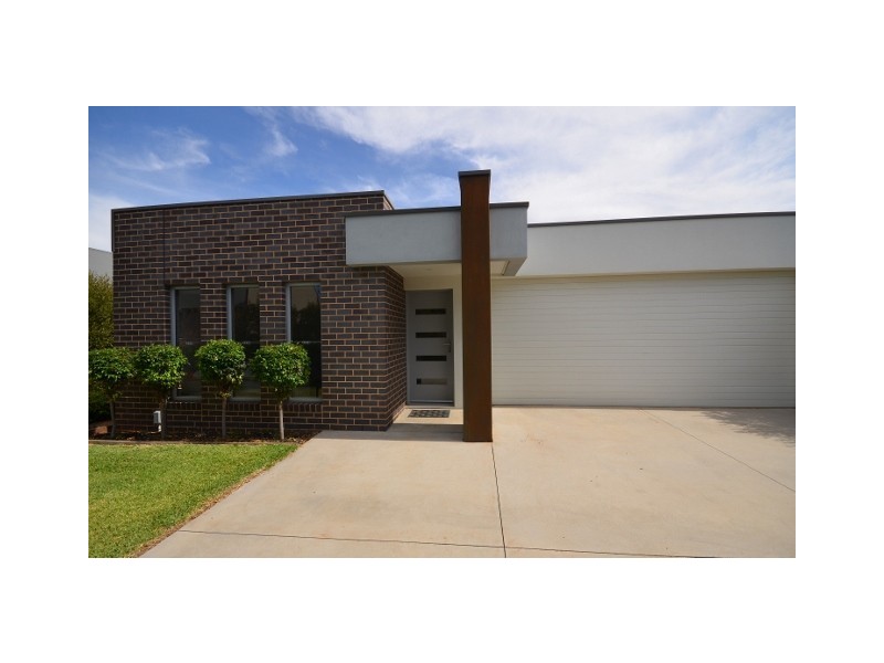 1/7 Kinross Court, Moama NSW 2731
