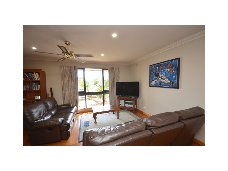 25 Waratah Grove, Echuca VIC 3564