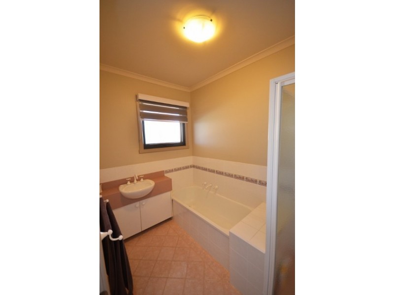 25 Waratah Grove, Echuca VIC 3564