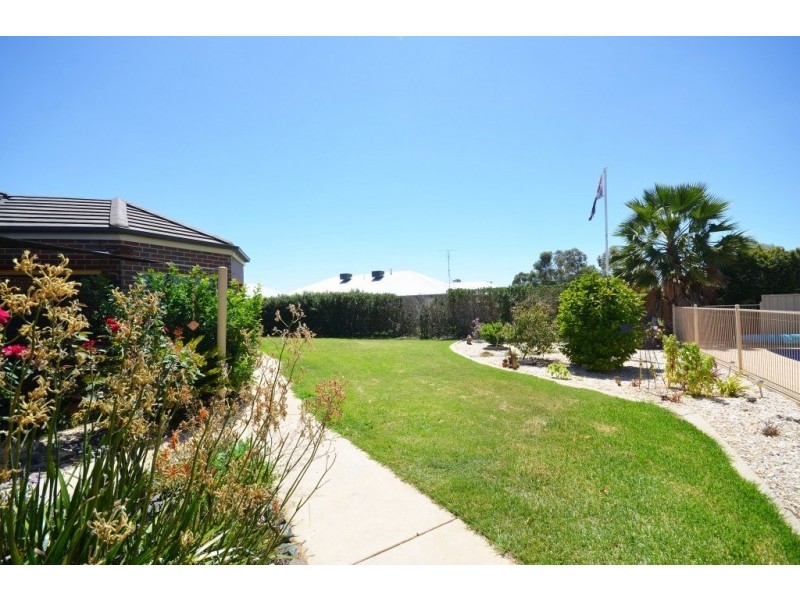 6 Silvergums Place, Moama NSW 2731