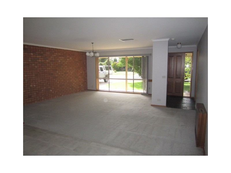 16 Lawson Drive, Moama NSW 2731