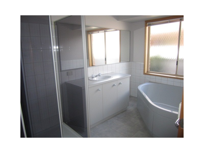 16 Lawson Drive, Moama NSW 2731