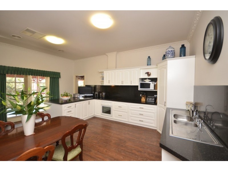 180 River Avenue, Echuca VIC 3564