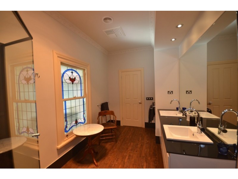 180 River Avenue, Echuca VIC 3564