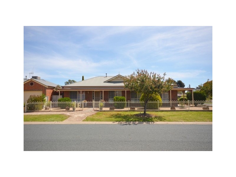 1/1 Emma Court, Echuca VIC 3564