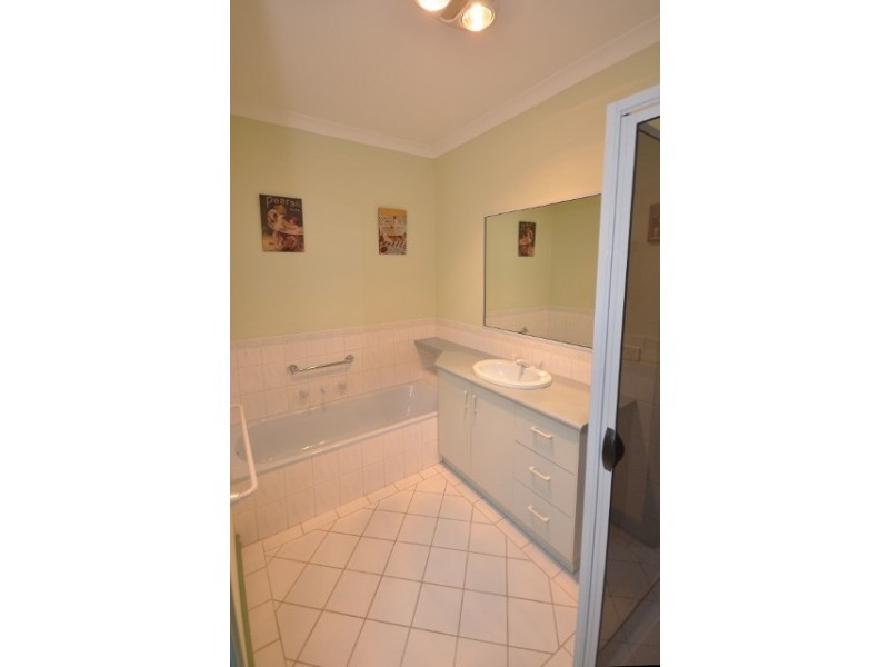 1/1 Emma Court, Echuca VIC 3564