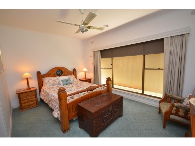 49 Ogilvie Avenue, Echuca VIC 3564