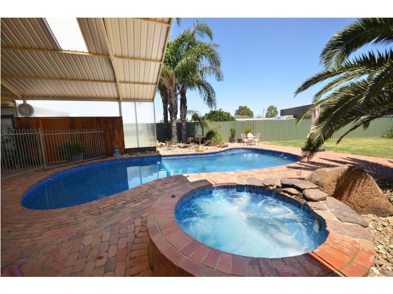 49 Ogilvie Avenue, Echuca VIC 3564