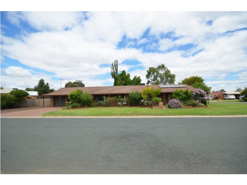 11 Pevensey Place, Echuca VIC 3564
