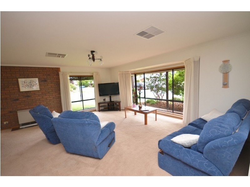 11 Pevensey Place, Echuca VIC 3564