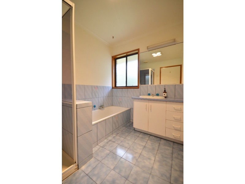 11 Pevensey Place, Echuca VIC 3564