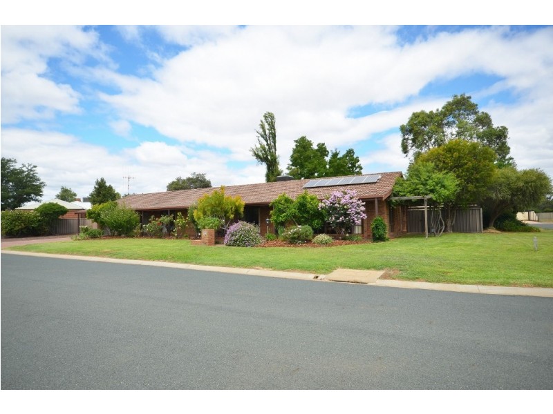 11 Pevensey Place, Echuca VIC 3564