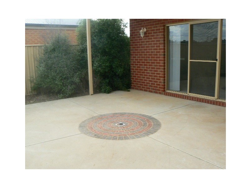 2/33 Grange Crt, Echuca VIC 3564