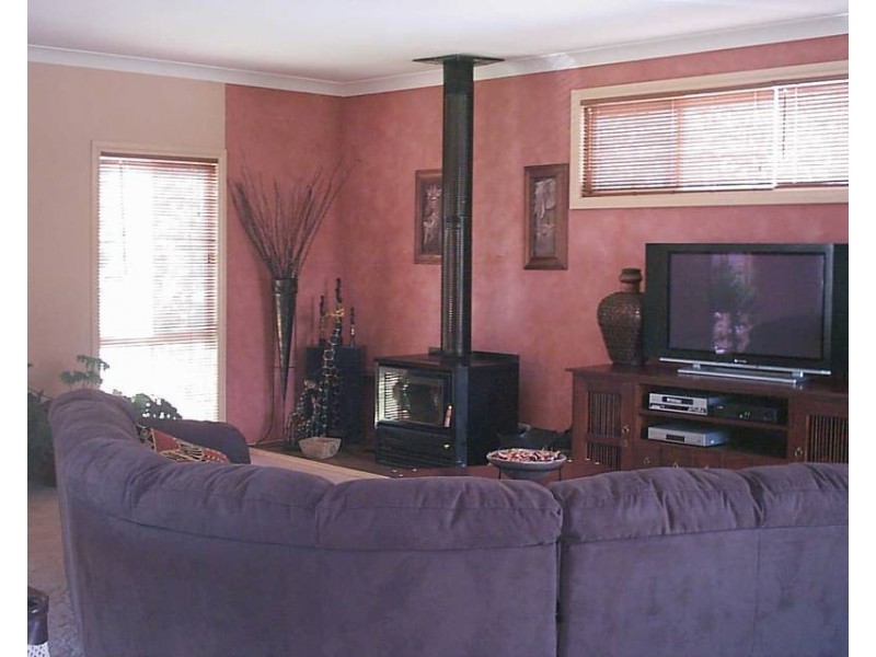 4 Livingstone Street, Mathoura NSW 2710