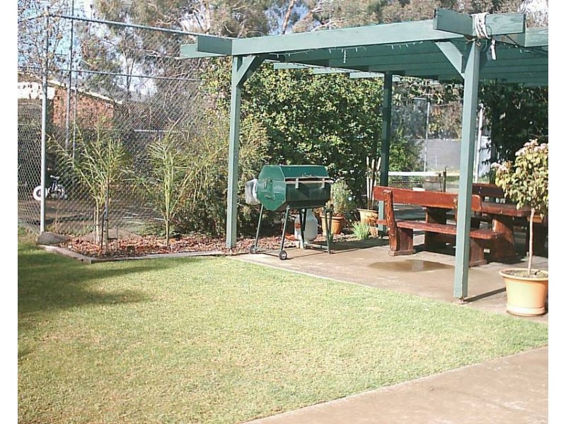 4 Livingstone Street, Mathoura NSW 2710