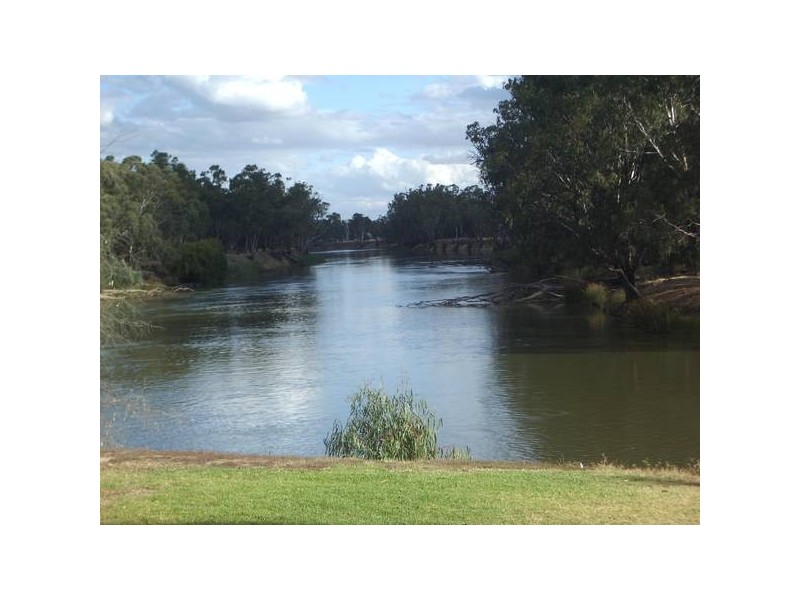 16 Moor Street, Barmah VIC 3639