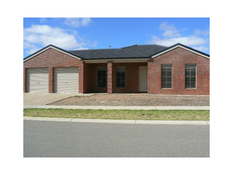 1/2 Riverina Pde, Echuca VIC 3564