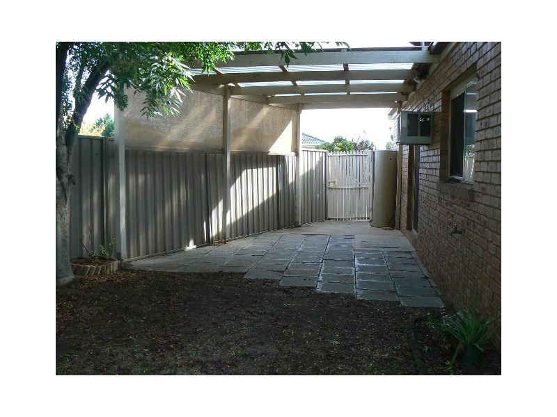 2/1 Cox Plc, Echuca VIC 3564