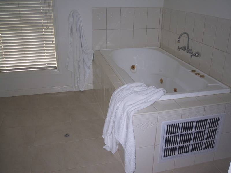 9 Kingfisher Dve West, Moama NSW 2731