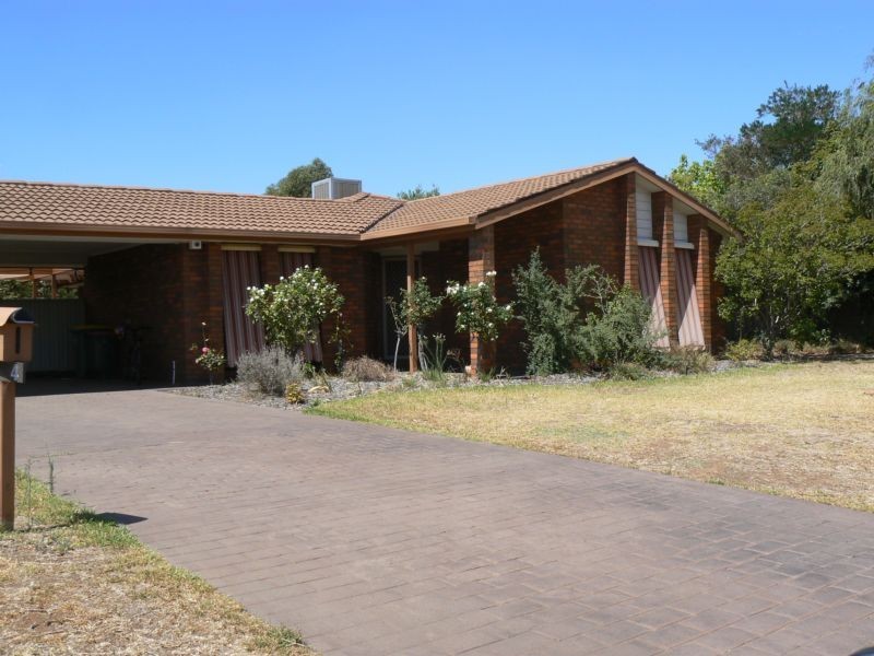 4 Adelaide Crs, Echuca VIC 3564