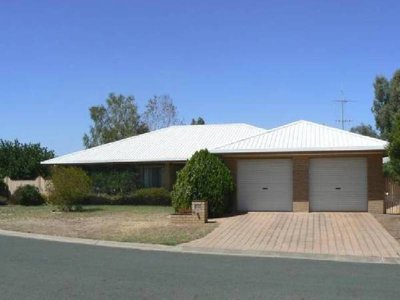 Pevensey Place, Echuca VIC 3564