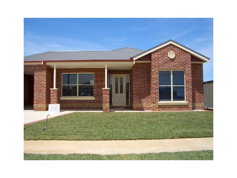 48 Declan Way, Echuca VIC 3564