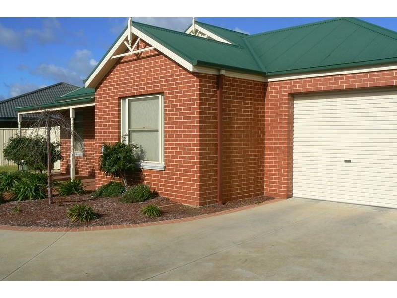 3/2 Mcdonald Crt, Echuca VIC 3564