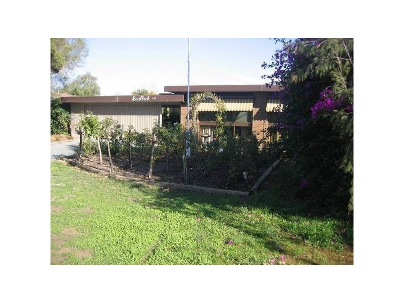 135 Campaspe Esp, Echuca VIC 3564