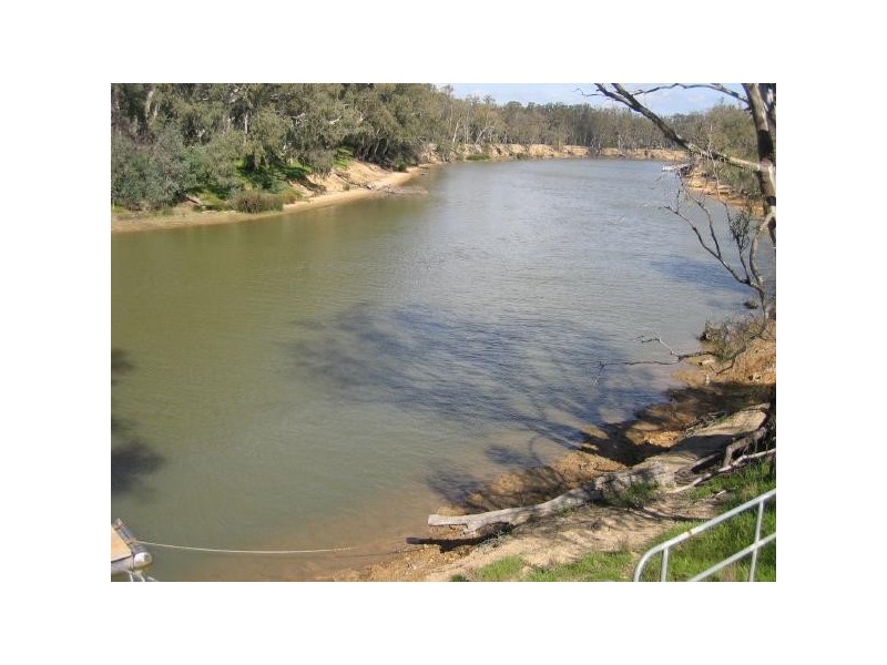2040 Perricoota Road, Moama NSW 2731