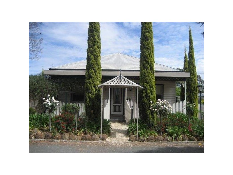 6 Edward Street, Rochester VIC 3561