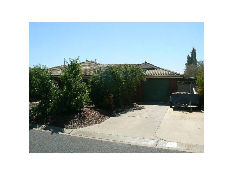 29 Genevieve Ave, Echuca VIC 3564